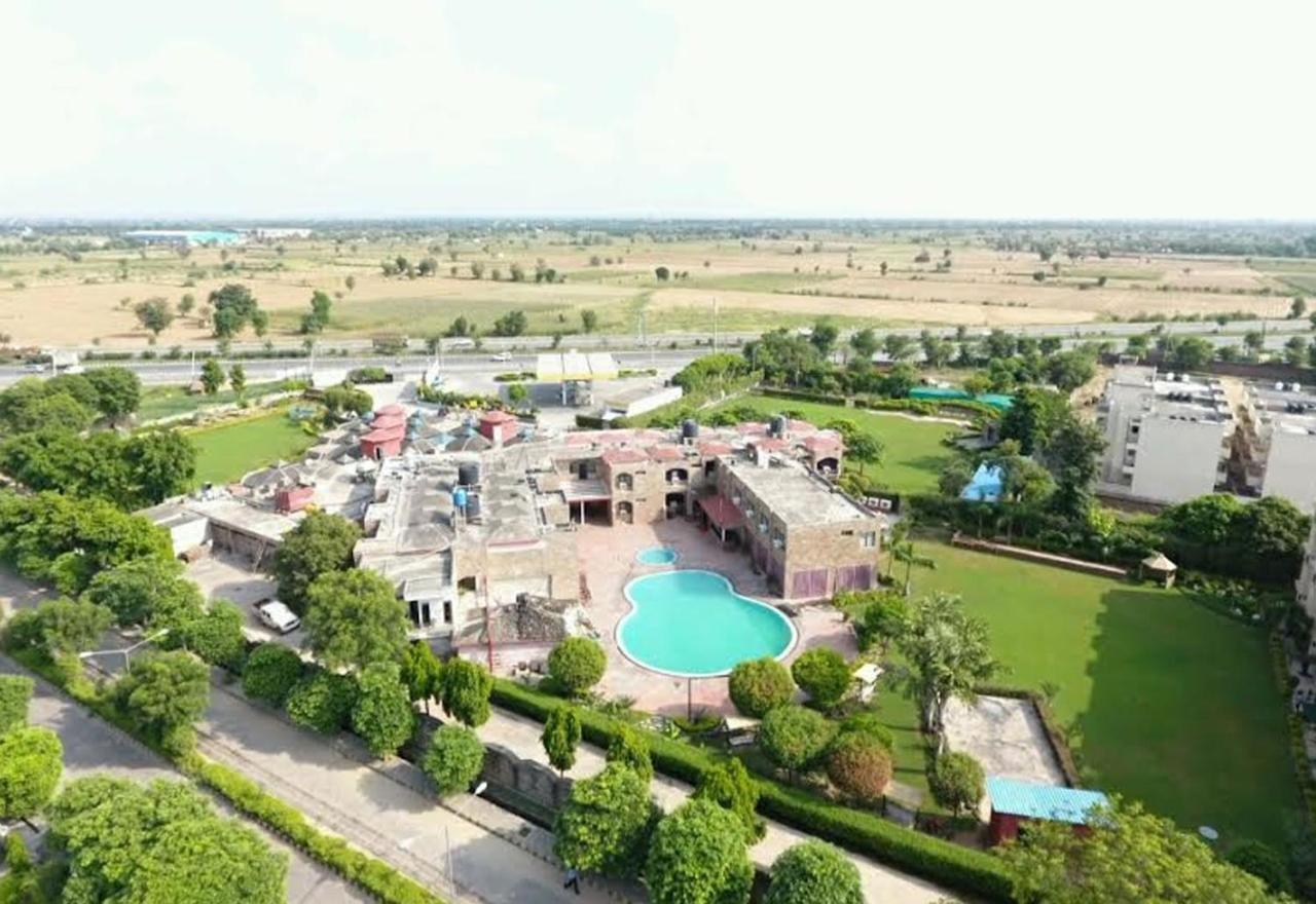 Golden Huts Resorts Rewāri 外观 照片
