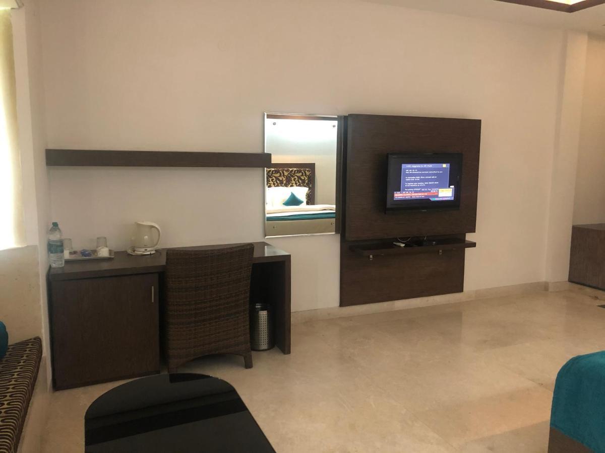 Golden Huts Resorts Rewāri 外观 照片